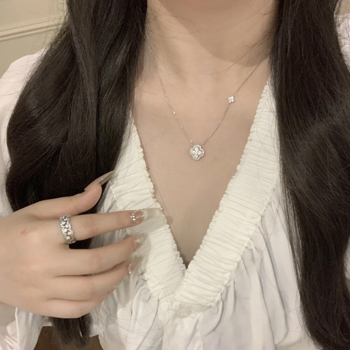 Exploding Clover Zircon Necklace 2026 New Style Niche Light Luxury High-End Titanium Steel Non-Fading Clavicle Chain Customization